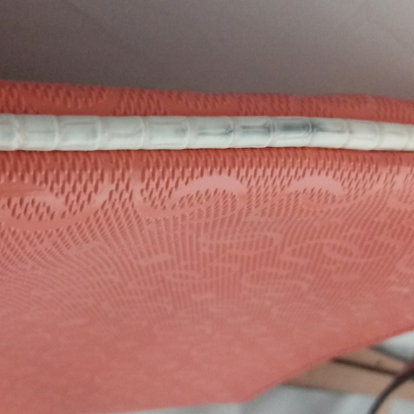 Pre-Owend Guess Crossbody Purse - Picture 8 of 8